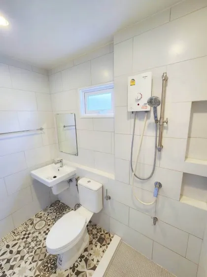 Luxuriöse 3-Zimmer-Familienvilla in Anasiri, Pa Klok zu vermieten