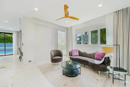 卡图 Baan Suan Loch Palm 三卧室私人别墅出租