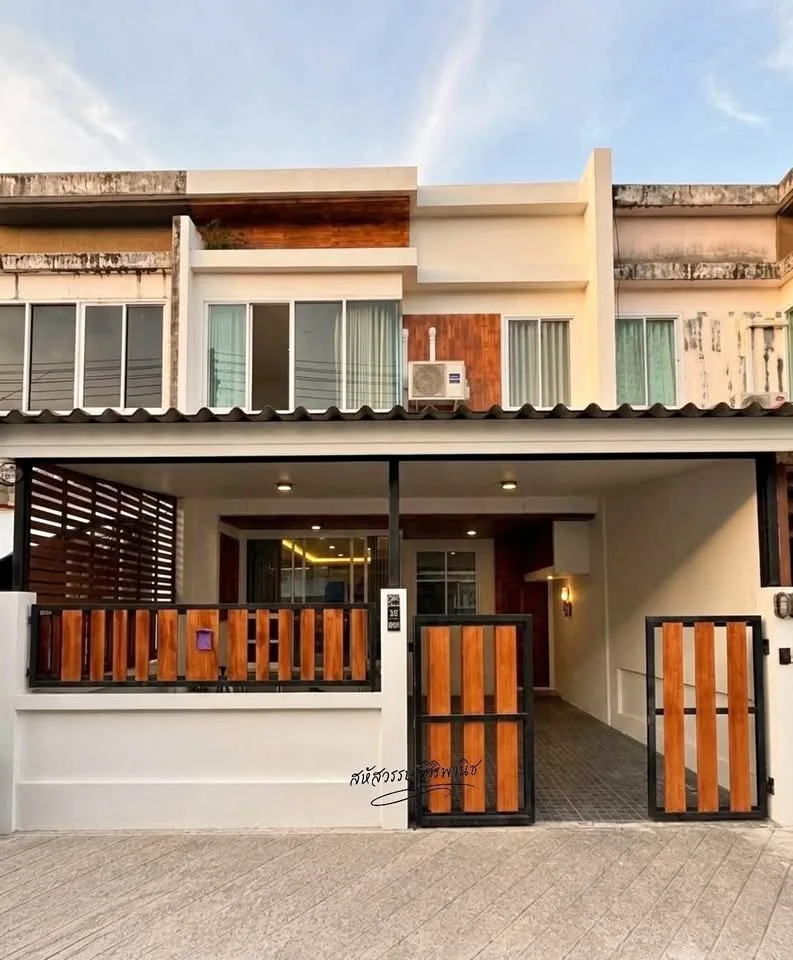 3-Bedroom, 2-Bathroom Villa with Office for Rent in Kathu