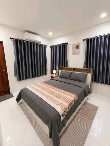 Geräumiges 3-Schlafzimmer Strandhaus zur Miete nahe Surin Beach