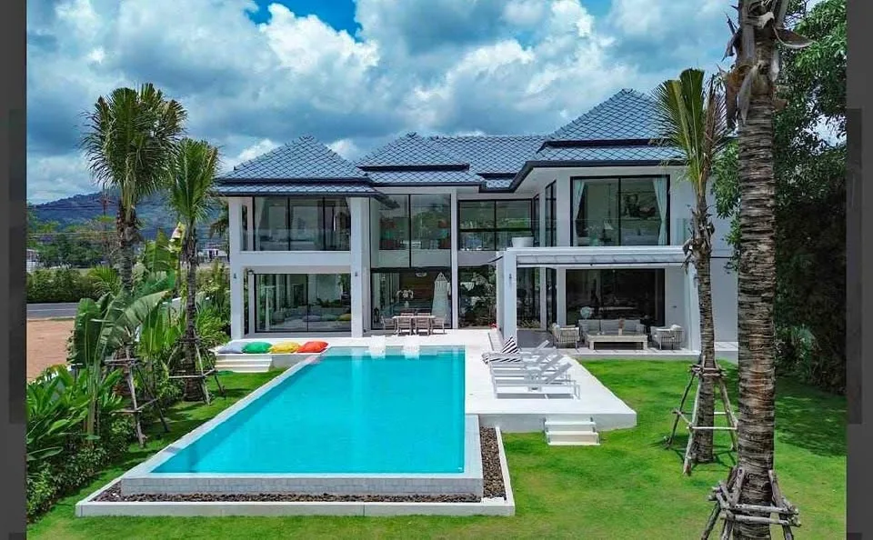 Villa de luxe 5 chambres avec vue sur le golf à Laguna Phuket