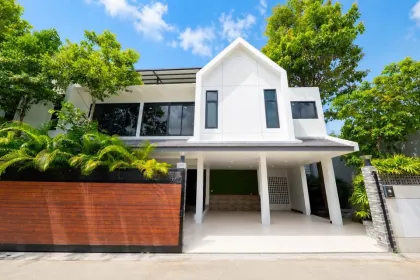 Villa independiente de 3 habitaciones con piscina privada en Thalang
