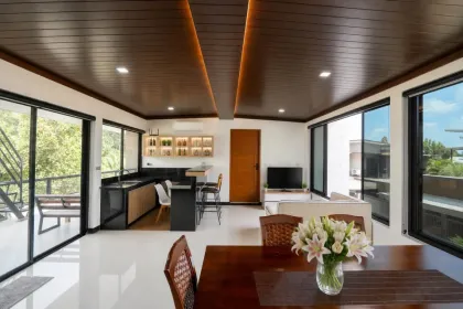 Villa independiente de 3 habitaciones con piscina privada en Thalang