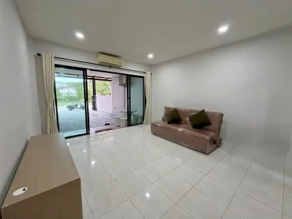 Maison en rangée 2 chambres, 2 salles de bain à louer à Kathu, Phuket