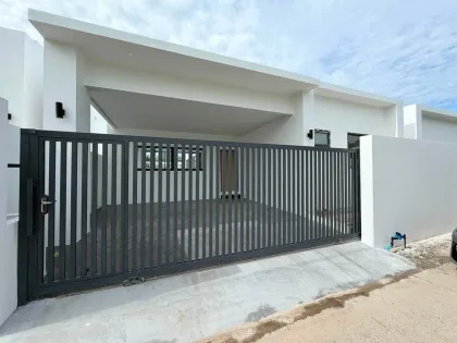 Moderne Luxusvilla mit Pool, 3 Schlafzimmer, 4 Bäder in Chalong