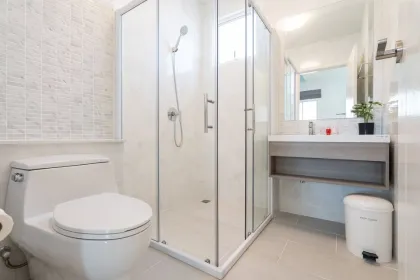 Geräumige 4-Schlafzimmer- und 3-Badezimmer-Villa zur Miete in Mana Kathu Lake