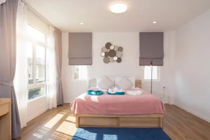 Geräumige 4-Schlafzimmer- und 3-Badezimmer-Villa zur Miete in Mana Kathu Lake