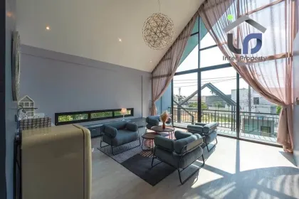 Moderne Loft-Villa mit 3 Schlafzimmern, 4 Bädern und privatem Pool