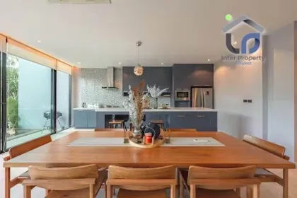 Moderne Loft-Villa mit 3 Schlafzimmern, 4 Bädern und privatem Pool
