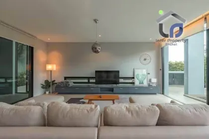 Moderne Loft-Villa mit 3 Schlafzimmern, 4 Bädern und privatem Pool
