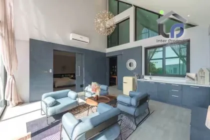 Moderne Loft-Villa mit 3 Schlafzimmern, 4 Bädern und privatem Pool