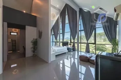 Moderne Loft-Villa mit 3 Schlafzimmern, 4 Bädern und privatem Pool