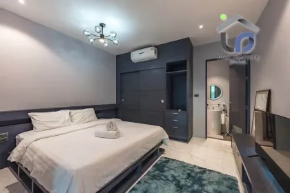 Moderne Loft-Villa mit 3 Schlafzimmern, 4 Bädern und privatem Pool
