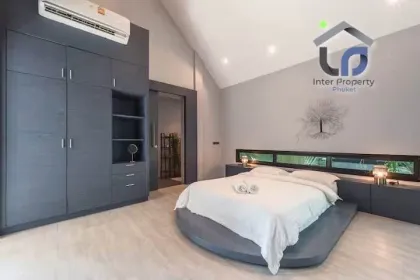 Moderne Loft-Villa mit 3 Schlafzimmern, 4 Bädern und privatem Pool