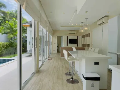 Villa con piscina privada en alquiler en Nai Harn, Phuket