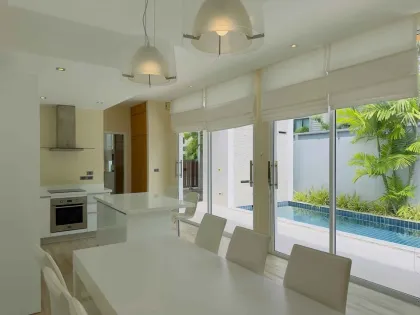 Villa con piscina privada en alquiler en Nai Harn, Phuket