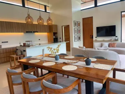 Neue 4-Zimmer-Poolvilla nahe Robinson Lifestyle Thalang