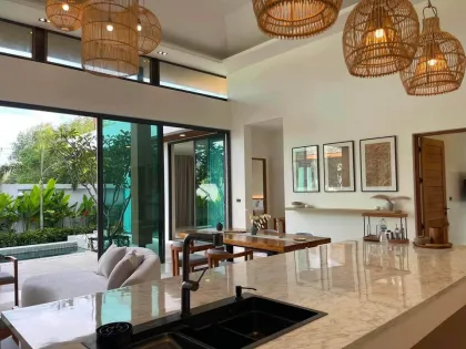Neue 4-Zimmer-Poolvilla nahe Robinson Lifestyle Thalang