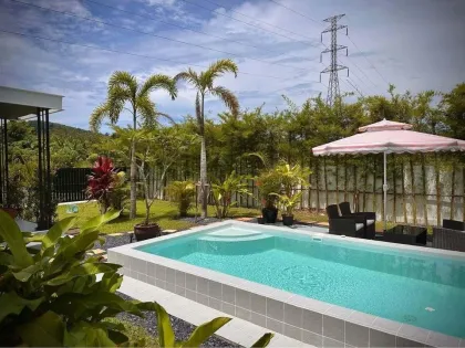 Villa avec piscine acceptant les animaux à louer à Thalang