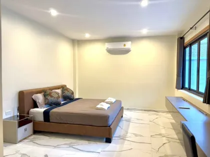Villa Moderne avec Piscine 2 Chambres 3 Salles de Bain à Chalong