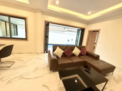 Villa Moderne avec Piscine 2 Chambres 3 Salles de Bain à Chalong