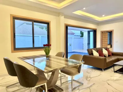 Villa Moderne avec Piscine 2 Chambres 3 Salles de Bain à Chalong