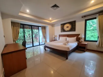 Apartamento de 2 dormitorios y 1.5 baños en Surin Sabai Condominium, Kathu Phuket