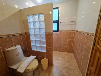 Apartamento de 2 dormitorios y 1.5 baños en Surin Sabai Condominium, Kathu Phuket