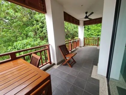 Apartamento de 2 dormitorios y 1.5 baños en Surin Sabai Condominium, Kathu Phuket