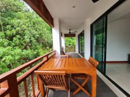 Apartamento de 2 dormitorios y 1.5 baños en Surin Sabai Condominium, Kathu Phuket