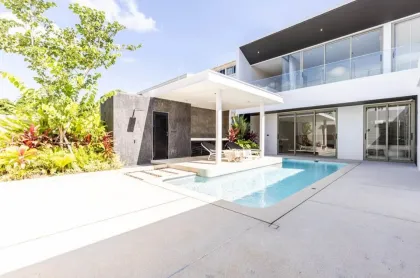 Exclusive Luxury Pool Villa with 4 Beds and 5 Baths for Rent in Rawai Phuket