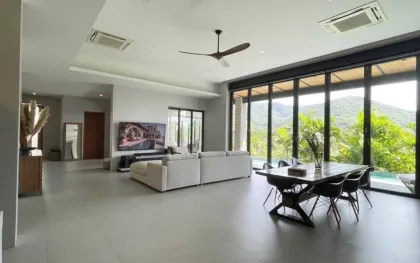 Luxus 3-Zimmer Villa mit Bergblick zur Miete im Zentrum von Phuket