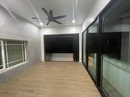 Villa 3 Chambres avec Jardin dans Communauté Sécurisée à Chalong