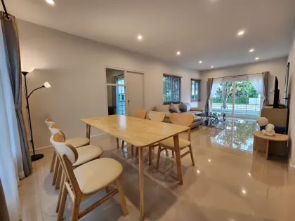 Europäische Pool-Villa mit 3 Schlafzimmern und 3 Bädern in Pa Khlok, Phuket