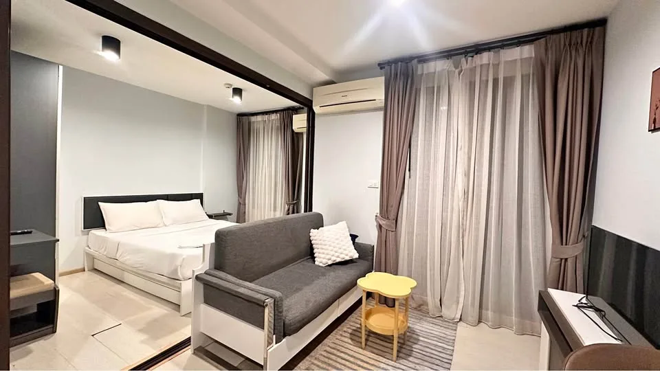 Apartamento de 1 dormitorio con vista a la piscina en alquiler en Zcape 3
