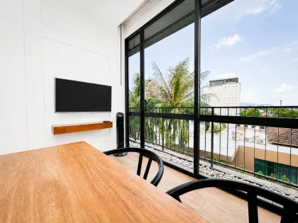 Eckwohnung mit Meerblick zur Miete in Rawai, Phuket