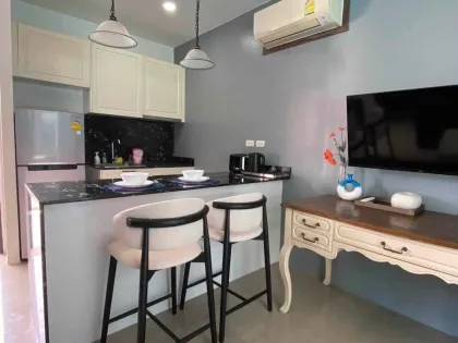 Apartamento de 1 dormitorio junto a la piscina en Palmyra Surin Beach