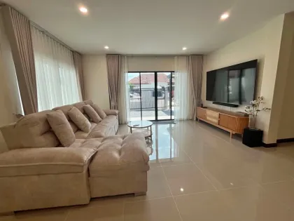 Moderne 4-Schlafzimmer-Villa zur Miete in Bangjo Baanphon, Thalang