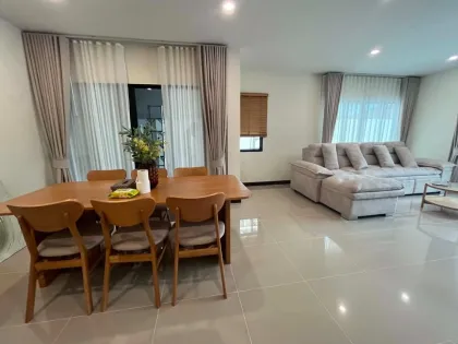 Moderne 4-Schlafzimmer-Villa zur Miete in Bangjo Baanphon, Thalang