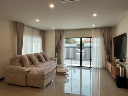 Moderne 4-Schlafzimmer-Villa zur Miete in Bangjo Baanphon, Thalang