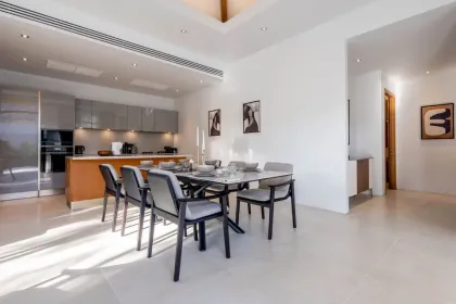 Luxuriöse 3-Schlafzimmer-Poolvilla zur Miete in Anchan Flora, Bang Tao
