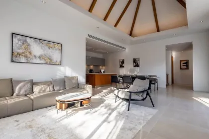 Luxuriöse 3-Schlafzimmer-Poolvilla zur Miete in Anchan Flora, Bang Tao