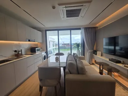 Luxury Lake View Condo with 2 Bedrooms and 2 Bathrooms