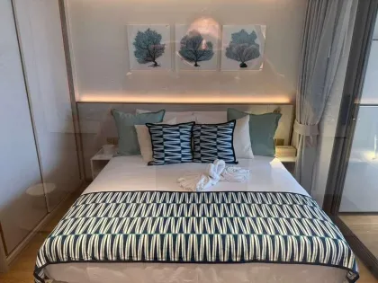 Luxury Lake View Condo with 2 Bedrooms and 2 Bathrooms