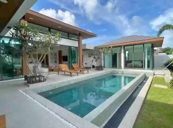 4-Bedroom, 5-Bathroom Pool Villa for Rent in Paklok