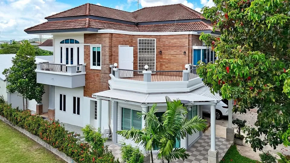 Maison à louer : 4 chambres, 3 salles de bain à Chalong, Phuket