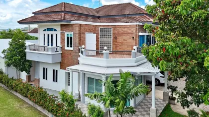 Maison à louer : 4 chambres, 3 salles de bain à Chalong, Phuket