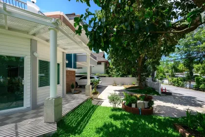 Maison à louer : 4 chambres, 3 salles de bain à Chalong, Phuket