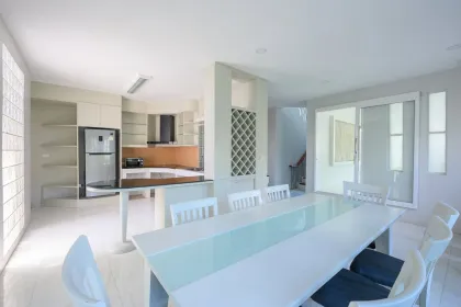 Maison à louer : 4 chambres, 3 salles de bain à Chalong, Phuket