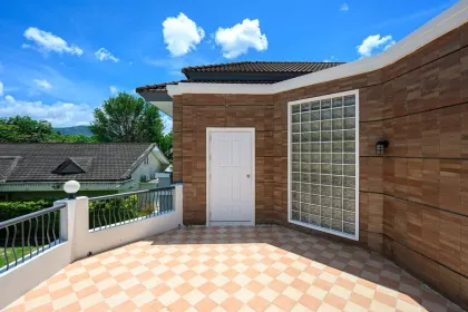 Maison à louer : 4 chambres, 3 salles de bain à Chalong, Phuket